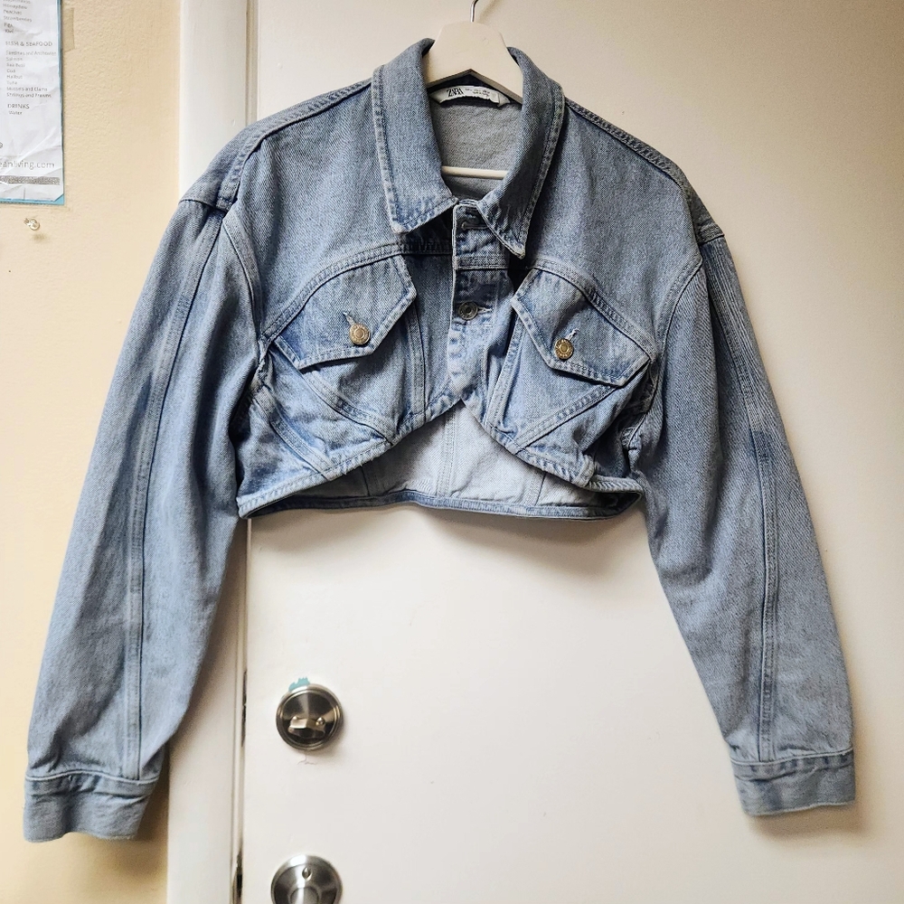 ZARA Cropped Denim Jacket Light Wash Arched Hem Jean Bolero Size L‎ - Picture 11 of 13